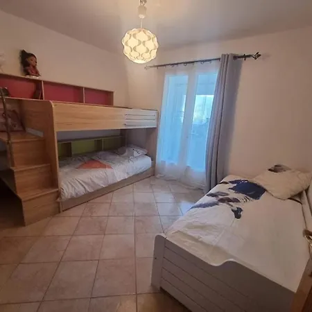 Hébergement de vacances Logement La Cigale Dans Avec Piscine *