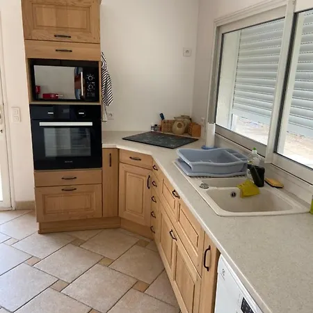 Logement La Cigale Dans Avec Piscine Hébergement de vacances Le Beausset