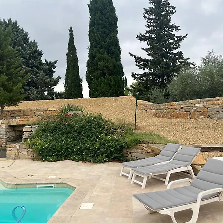Logement La Cigale Dans Avec Piscine Hébergement de vacances *