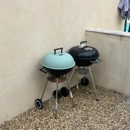 Logement La Cigale Dans Avec Piscine Le Beausset