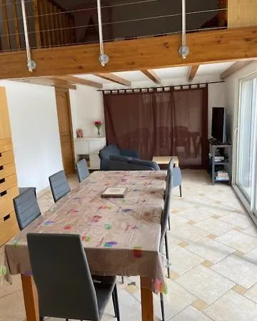 Hébergement de vacances Logement La Cigale Dans Avec Piscine *
