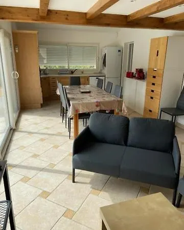 Logement La Cigale Dans Avec Piscine Hébergement de vacances *