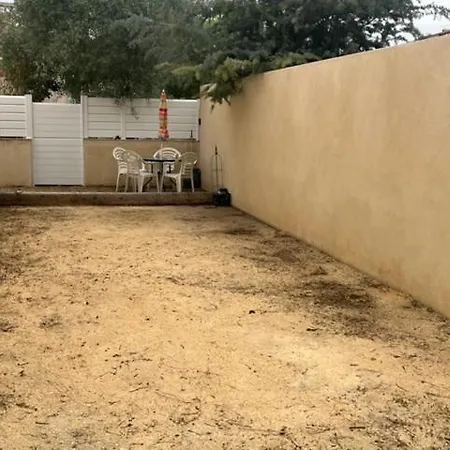 Hébergement de vacances Logement La Cigale Dans Avec Piscine *