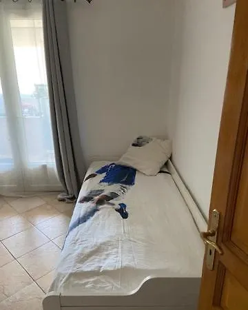 Logement La Cigale Dans Avec Piscine Hébergement de vacances Le Beausset